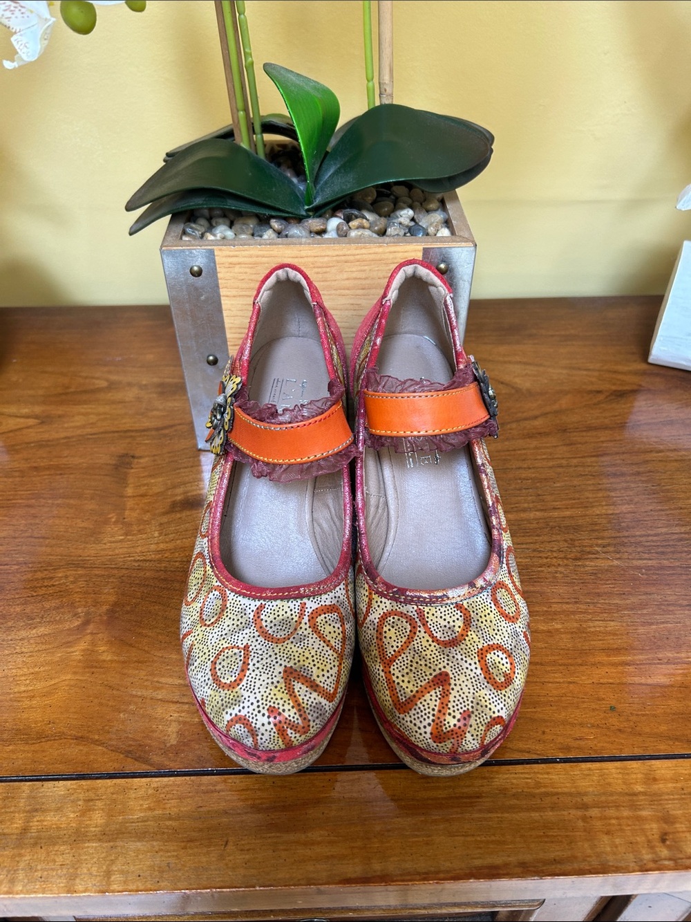 L’Artiste Valeriana Mary Jane Leather Floral Hand painted Platform Pumps Sz 6 - Picture 4 of 14
